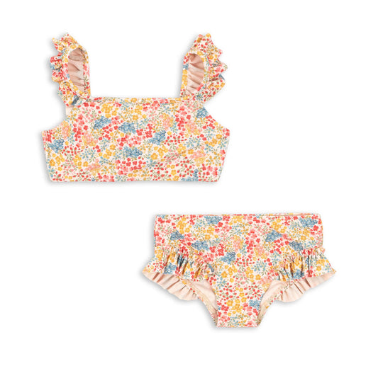 Soft bikini made in a quick-drying, smooth material that feels lightweight and comfortable to wear. Designed with slim shoulder straps and decorative frill detailing along the shoulders and legs.
